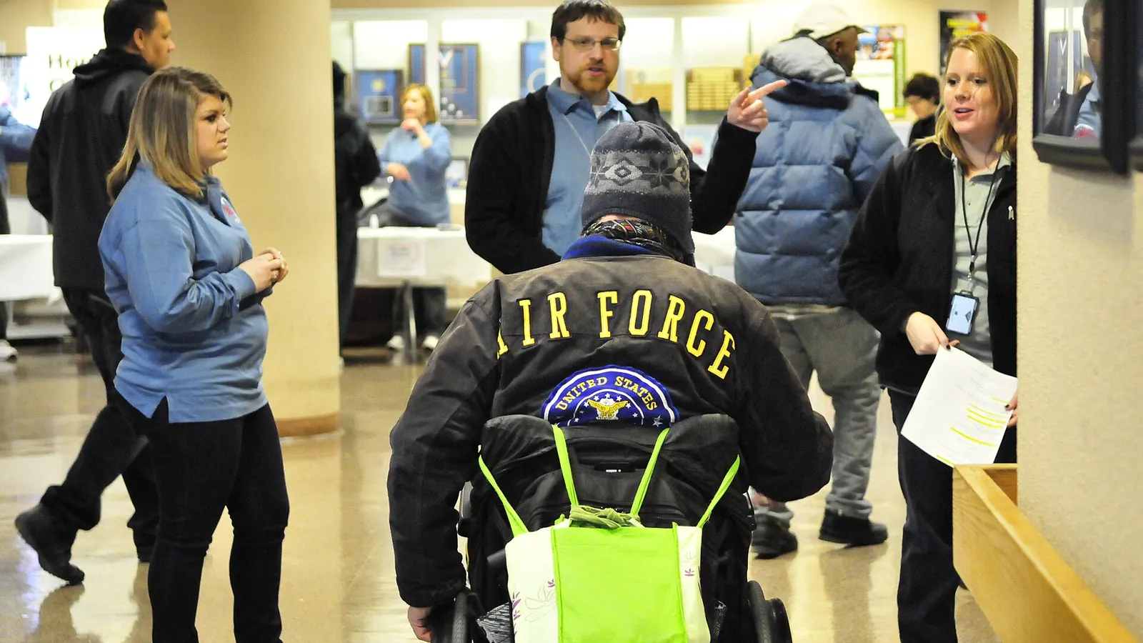 Photo: Master Sgt. Cecilio Ricardo · Public domain Outreach workers welcoming people at a community shelter services event
